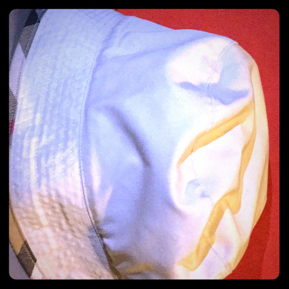 Burberry bucket hat